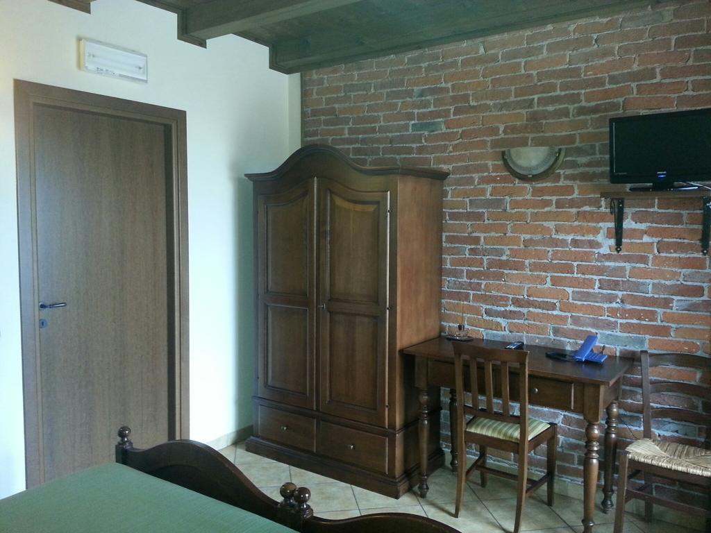 Agriturismo Cascina Del Peso Leinì Δωμάτιο φωτογραφία